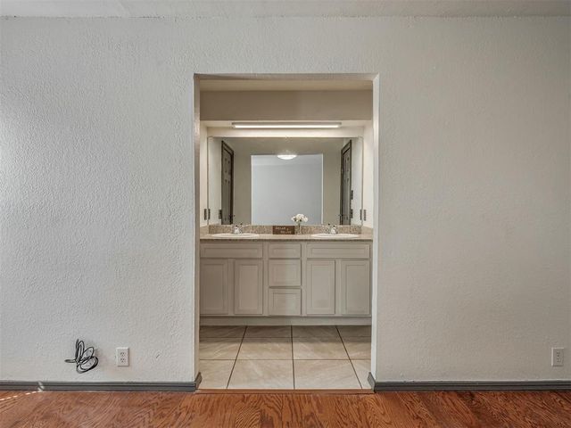 1300 Kelly Park Road, Edmond, OK 73003