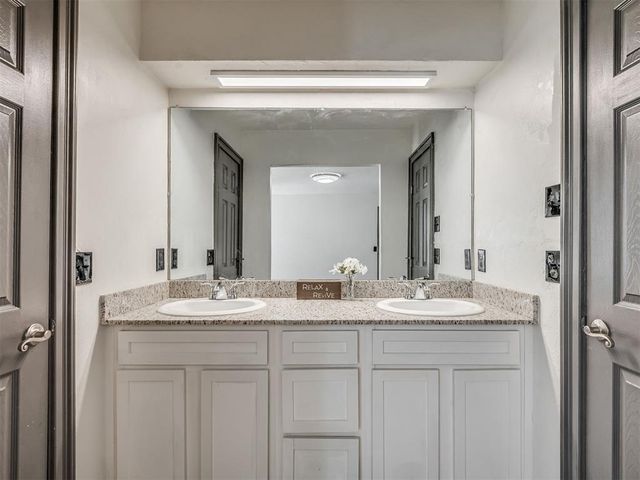1300 Kelly Park Road, Edmond, OK 73003