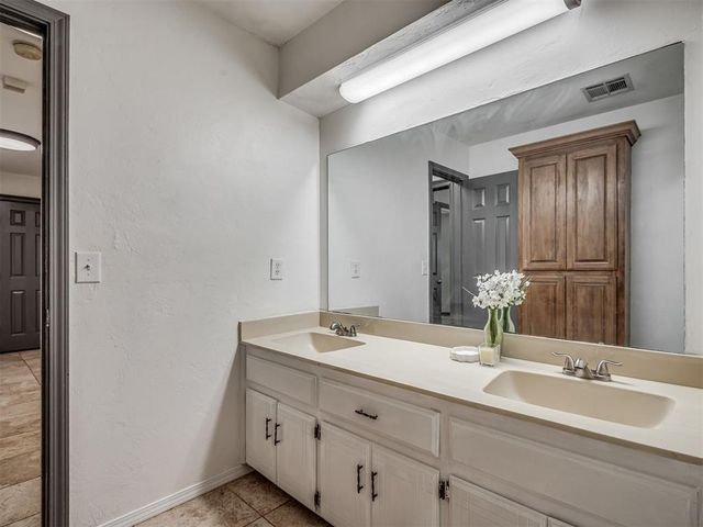1300 Kelly Park Road, Edmond, OK 73003
