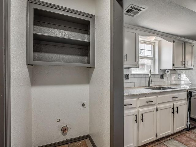 1300 Kelly Park Road, Edmond, OK 73003