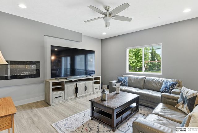 2514 N 184th Street, Elkhorn, NE 68022