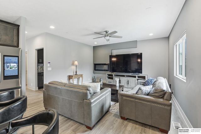 2514 N 184th Street, Elkhorn, NE 68022