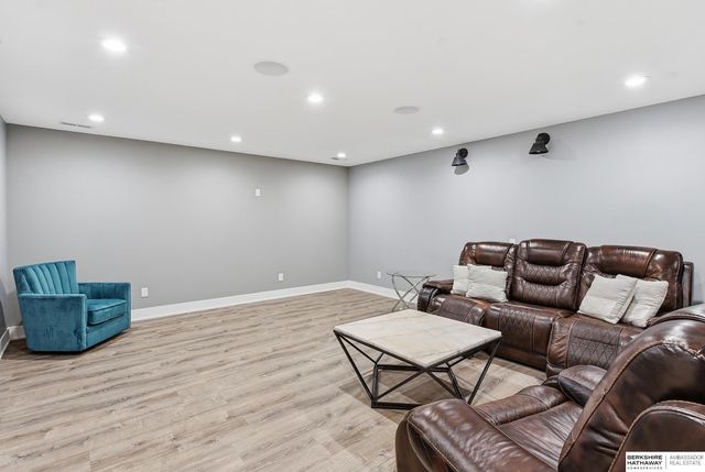 2514 N 184th Street, Elkhorn, NE 68022