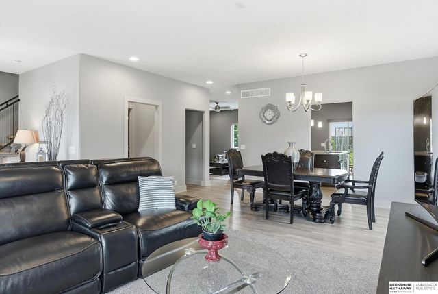 2514 N 184th Street, Elkhorn, NE 68022