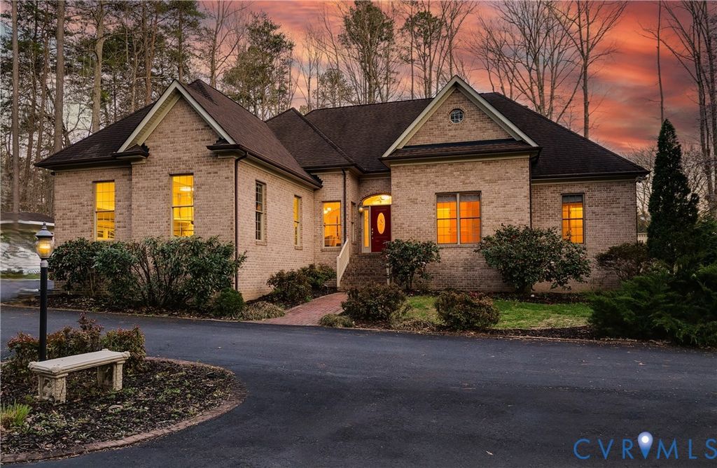 365 Hamlet Rd, Manakin Sabot, VA 23103