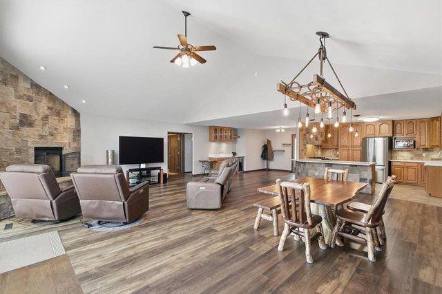 831 Island Court, Baraboo, WI 53913