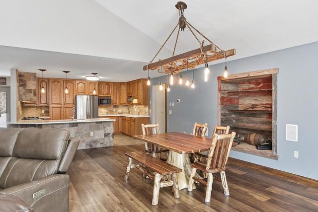 831 Island Court, Baraboo, WI 53913