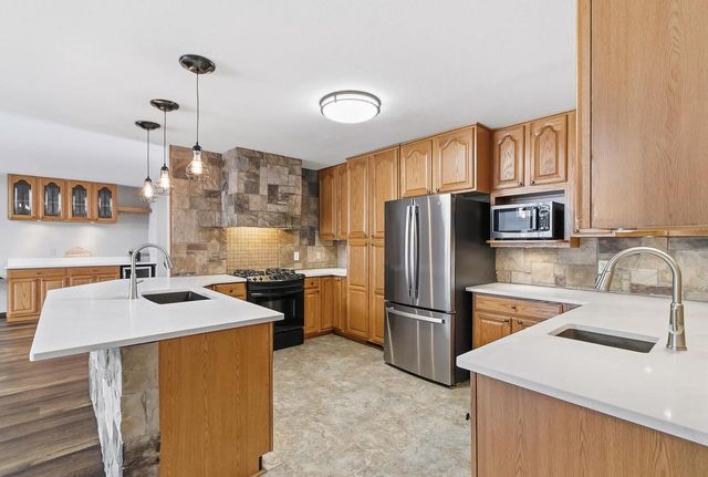 831 Island Court, Baraboo, WI 53913