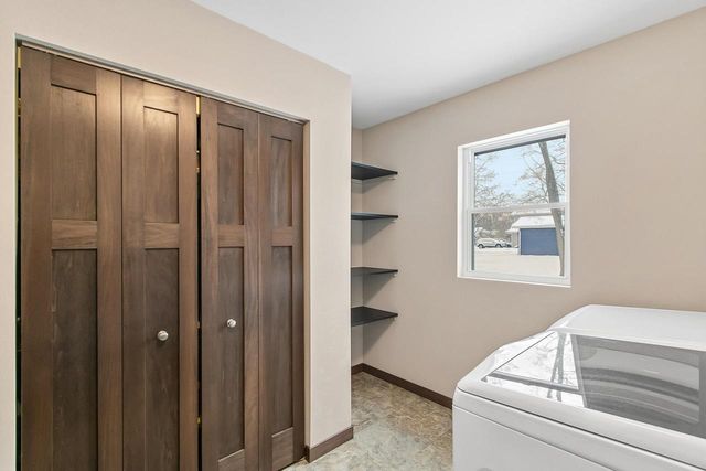 831 Island Court, Baraboo, WI 53913