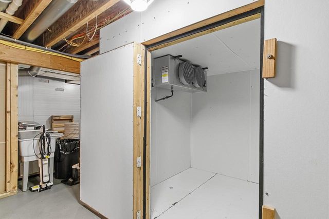 831 Island Court, Baraboo, WI 53913