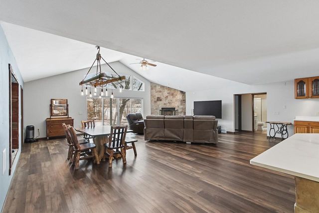 831 Island Court, Baraboo, WI 53913