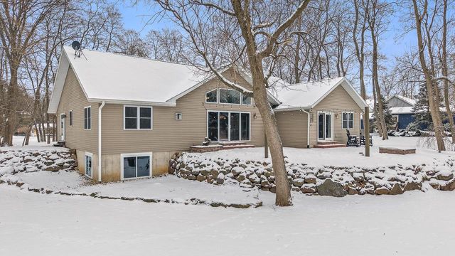 831 Island Court, Baraboo, WI 53913