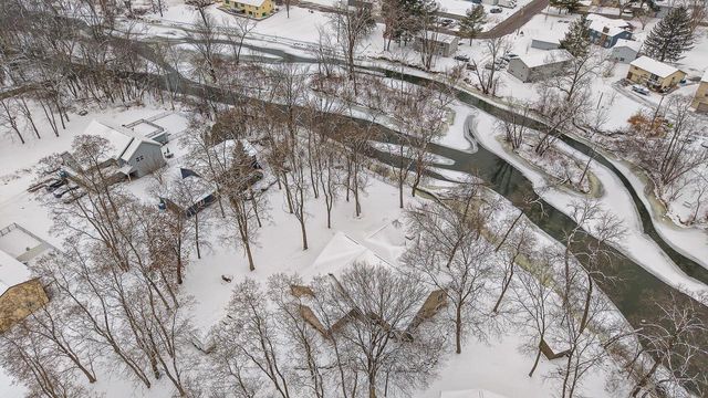 831 Island Court, Baraboo, WI 53913