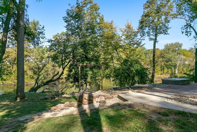 831 Island Court, Baraboo, WI 53913