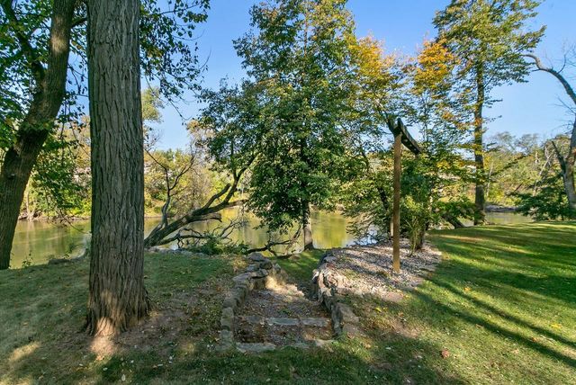 831 Island Court, Baraboo, WI 53913