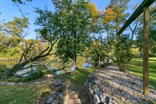 831 Island Court, Baraboo, WI 53913