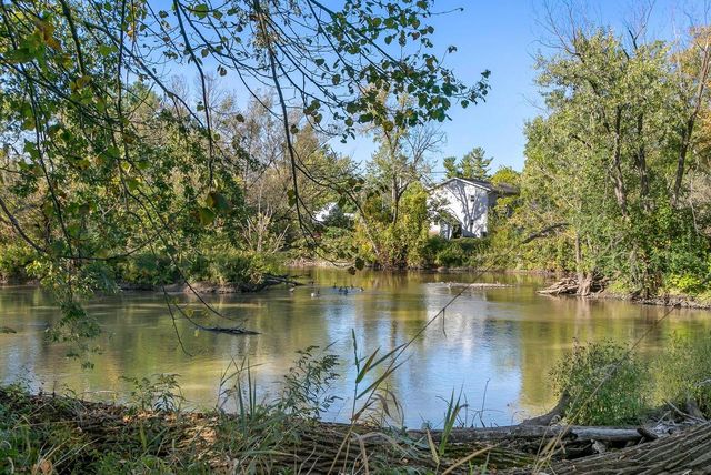 831 Island Court, Baraboo, WI 53913