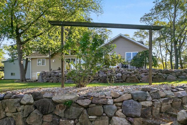 831 Island Court, Baraboo, WI 53913