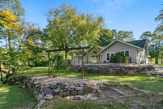 831 Island Court, Baraboo, WI 53913