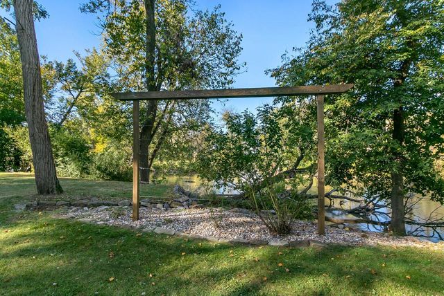 831 Island Court, Baraboo, WI 53913