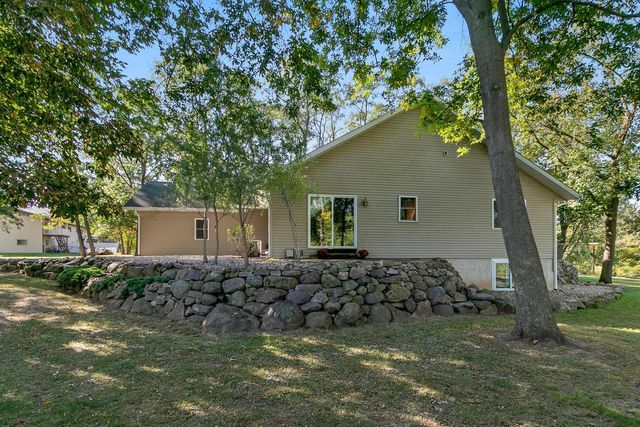 831 Island Court, Baraboo, WI 53913