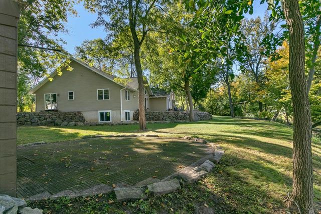 831 Island Court, Baraboo, WI 53913