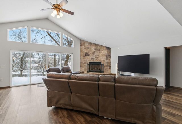 831 Island Court, Baraboo, WI 53913