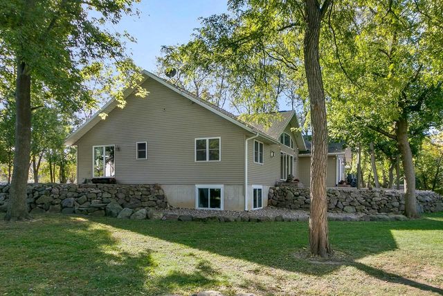 831 Island Court, Baraboo, WI 53913