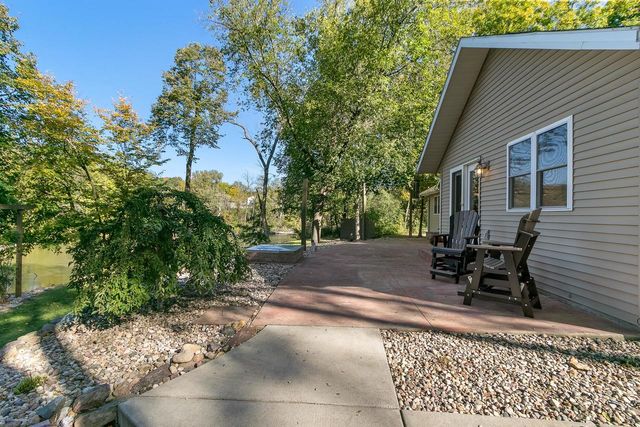 831 Island Court, Baraboo, WI 53913