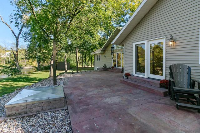 831 Island Court, Baraboo, WI 53913