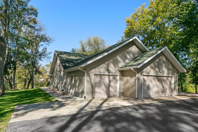 831 Island Court, Baraboo, WI 53913