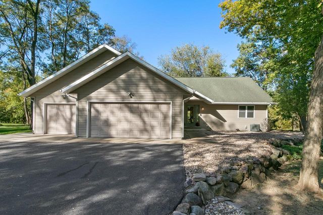 831 Island Court, Baraboo, WI 53913