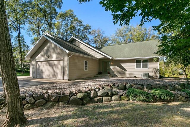 831 Island Court, Baraboo, WI 53913
