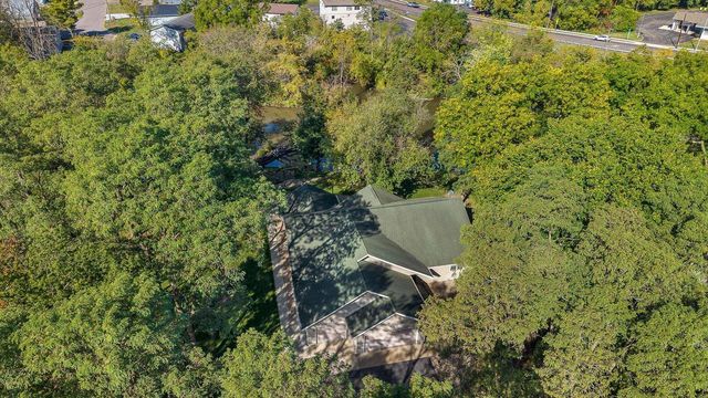 831 Island Court, Baraboo, WI 53913