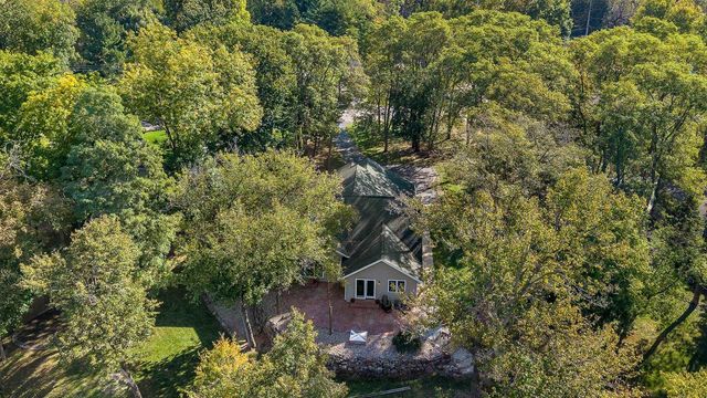 831 Island Court, Baraboo, WI 53913