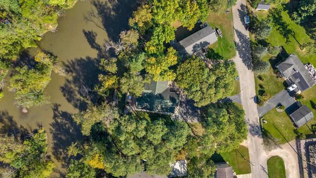 831 Island Court, Baraboo, WI 53913