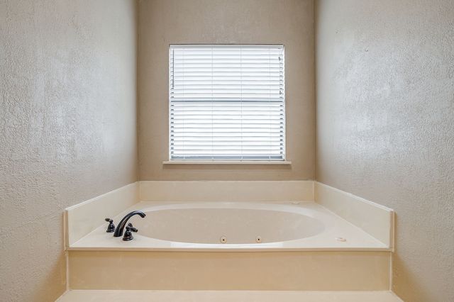 1918 Woodland Hills Lane, Weatherford, TX 76087