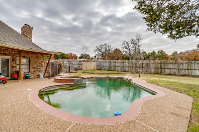 1918 Woodland Hills Lane, Weatherford, TX 76087