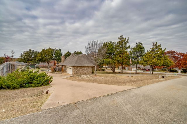 1918 Woodland Hills Lane, Weatherford, TX 76087