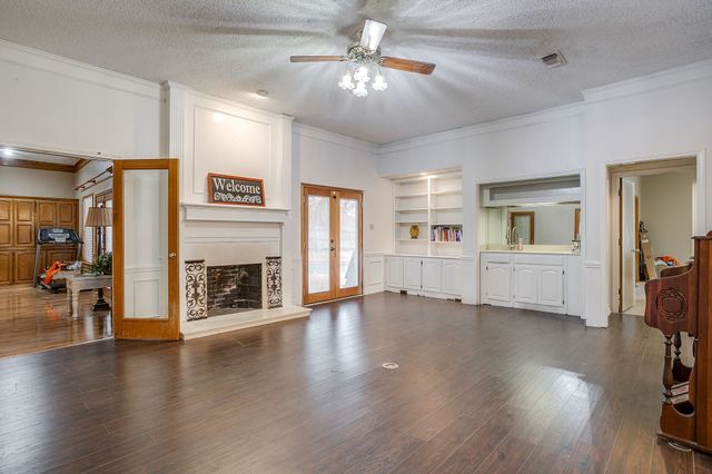 1918 Woodland Hills Lane, Weatherford, TX 76087