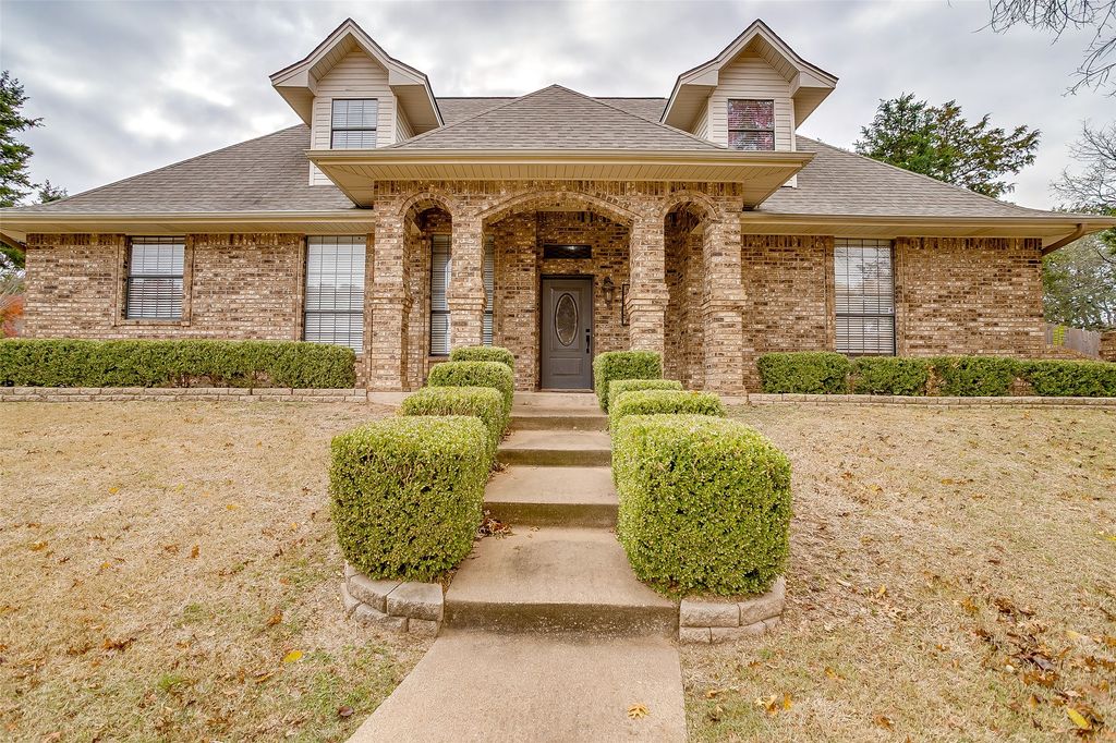 1918 Woodland Hills Lane, Weatherford, TX 76087