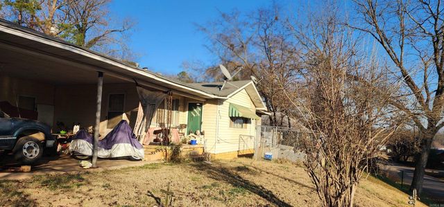 215 W Spring Street, Ola, AR 72853