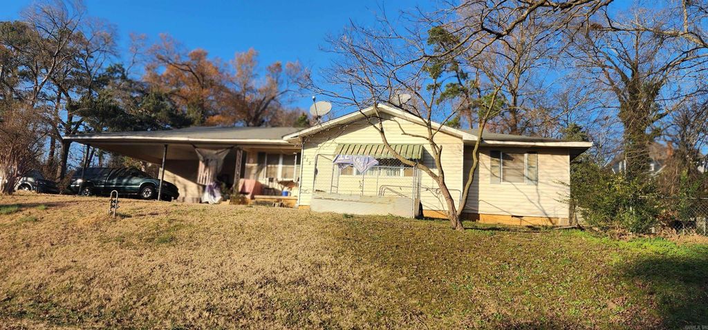 215 W Spring Street, Ola, AR 72853