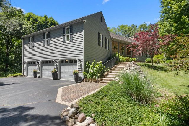 5823 Raccoon DRIVE, Burlington, WI 53105