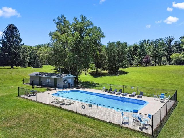 5823 Raccoon DRIVE, Burlington, WI 53105
