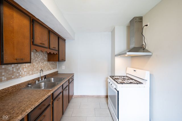 707 W 22nd Street, Anderson, IN 46016