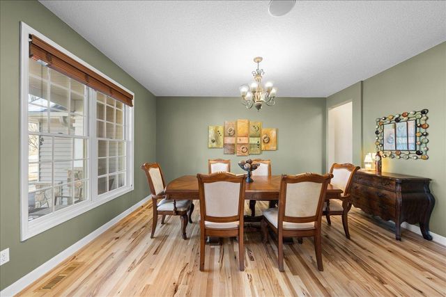 10592 Hawthorn Trail, Woodbury, MN 55129