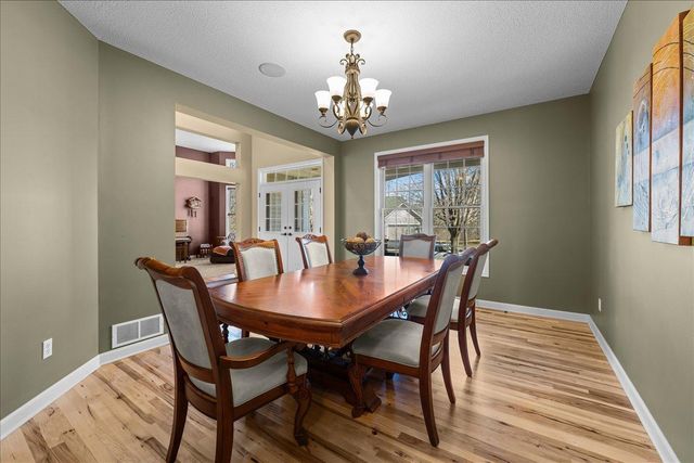 10592 Hawthorn Trail, Woodbury, MN 55129