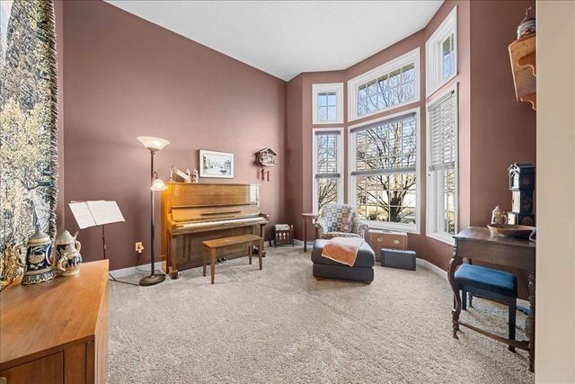 10592 Hawthorn Trail, Woodbury, MN 55129