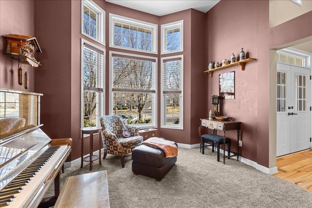 10592 Hawthorn Trail, Woodbury, MN 55129